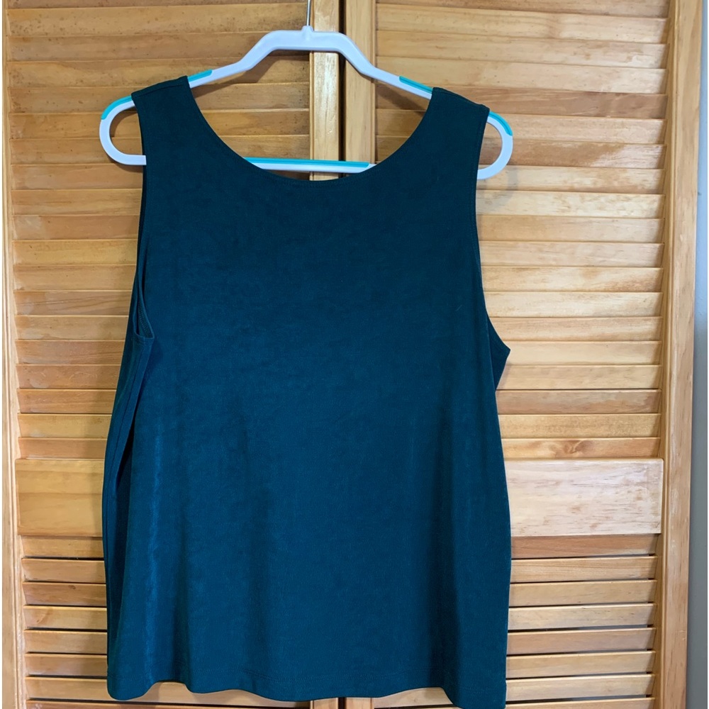 Chicos travelers sz XLP forest green tank top. Matching jacket available.